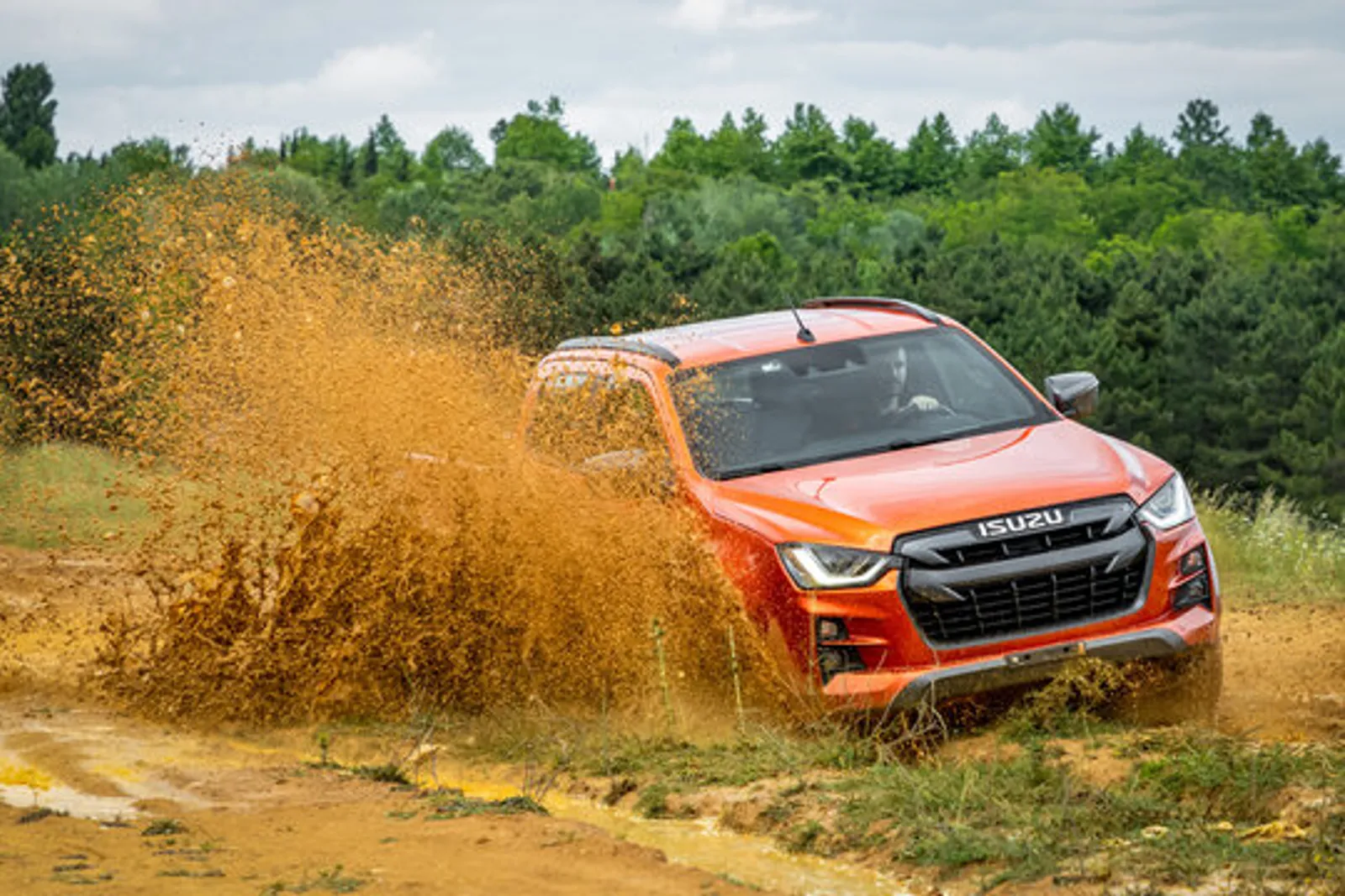 Isuzu D-Max Orange Offroad