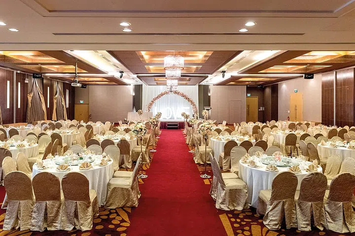 Serangoon Gardens Country Club banquet setup with red carpet aisle
